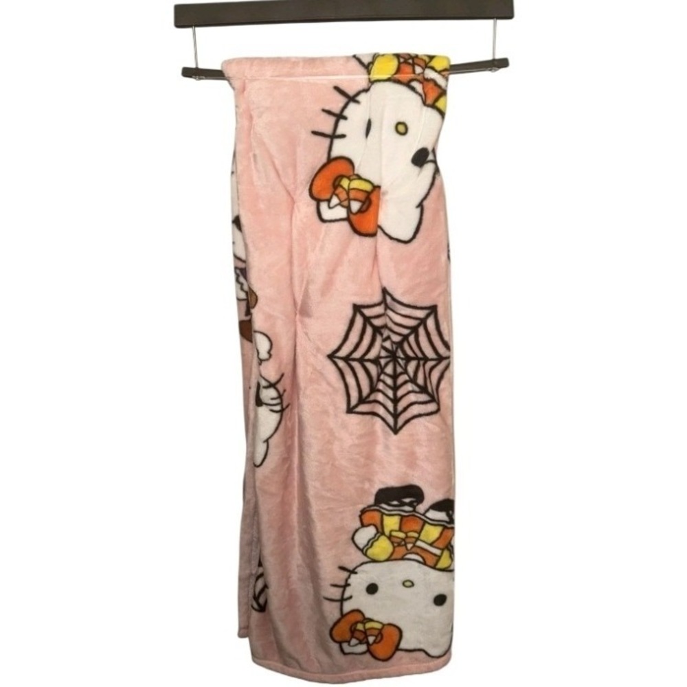 Hello Kitty Halloween Plush Throw Blanket Pink Spiderweb Pirate New 50" x 70" - Picture 2 of 4